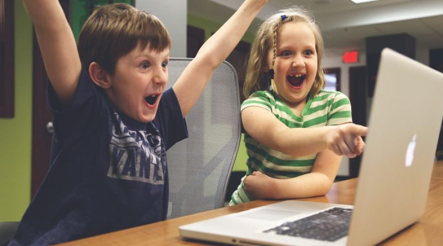 computer-person-creative-video-game-play-home-764632-pxhere.com